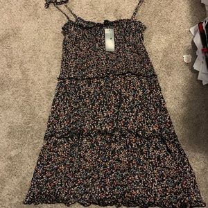 This is a xxl dress with cute flowers .